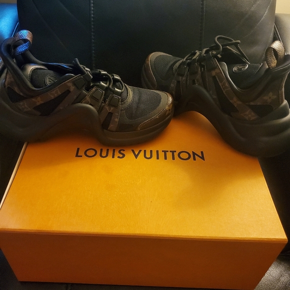 Louis Vuitton Runner Tatic Sneaker - Picture 2 of 6